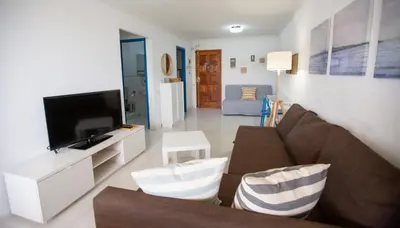 Una televisión o centro de entretenimiento en Doñana Apartamento Sunset first line to the beach