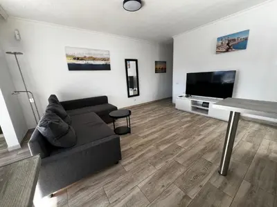 Una televisión o centro de entretenimiento en Cura Sol Appartment Amadores