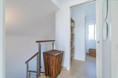 Plano de Bonito bungalow con piscina junto a la playa