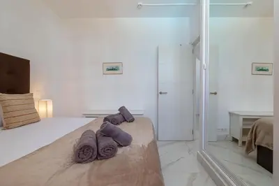 Cama o camas de una habitación en HORIZON VACATION HOME - Luxury Condo near Yumbo