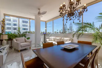 Zona de estar de HORIZON VACATION HOME - Luxury Condo near Yumbo
