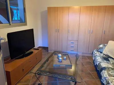 Una televisión o centro de entretenimiento en Casa Rural La Yedra San Mateo