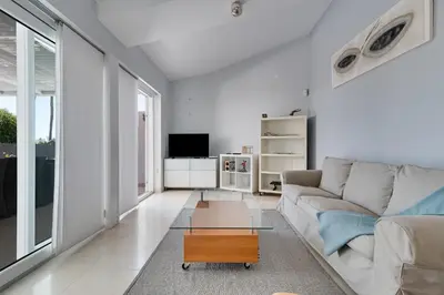 Una televisión o centro de entretenimiento en Vivelorural Club 14, terraza y piscina