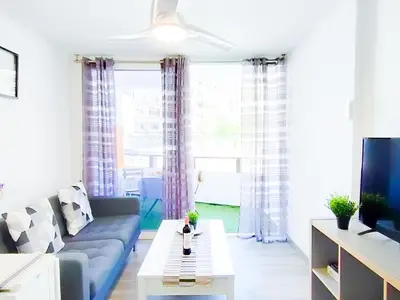 Una televisión o centro de entretenimiento en Nomadic Friendly holiday home