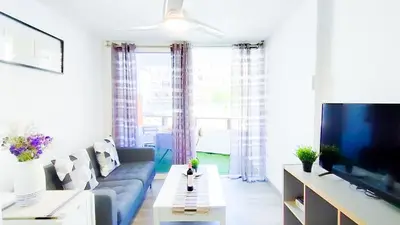 Una televisión o centro de entretenimiento en Nomadic Friendly holiday home