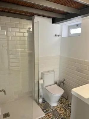 Un baño de Das blaue Haus