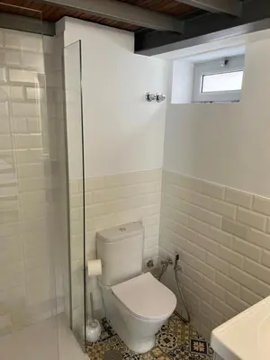 Un baño de Das blaue Haus