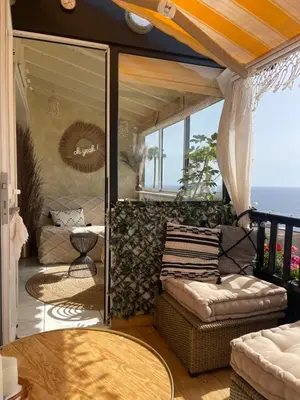 Zona de estar de Boho style bungalow with ocean view