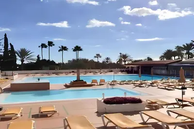 Piscina en o cerca de Descubre el bungalow perfecto para tus vacaciones