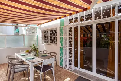 Un balcón o terraza de cactus