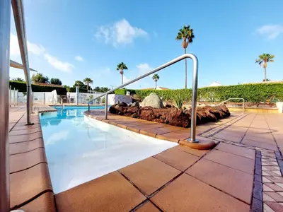 Piscina en o cerca de Bungalow de diseño hidromasajes terraza y piscina.