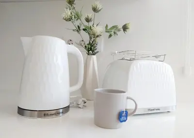 Utensilios para hacer té y café en Bungalow de diseño hidromasajes terraza y piscina.
