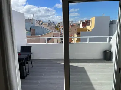 Un balcón o terraza de Ático a 200 metros de la playa