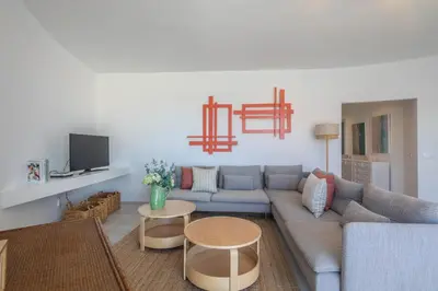 Una televisión o centro de entretenimiento en Bungalow en San Agustín 