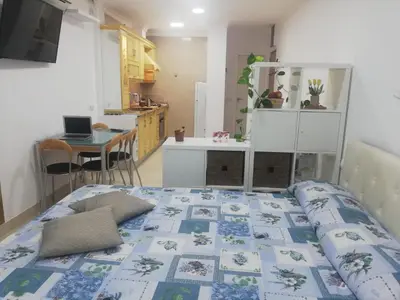 Una televisión o centro de entretenimiento en Poema del Mar