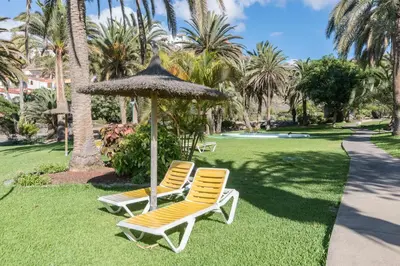 Jardín al aire libre en Home2Book Stunning Apartment Rocas Rojas