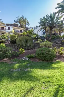 Jardín al aire libre en Home2Book Stunning Apartment Rocas Rojas