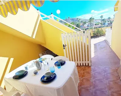 Un balcón o terraza de Nice Apartment with Swimmingpool, Wifi and Free Parking in Arguineguin