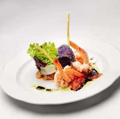 Comida en o cerca de este hotel