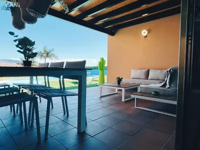 Zona de estar de Villa Lía by SunHousesCanarias