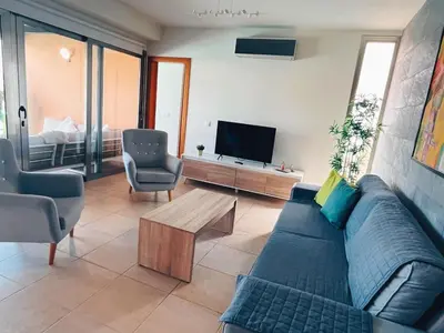 Una televisión o centro de entretenimiento en Villa Lía by SunHousesCanarias