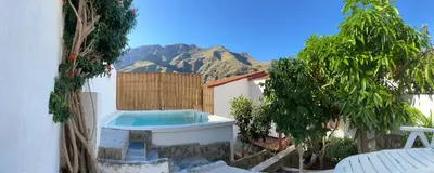 Vista general de una montaña o vista desde la casa o chalet