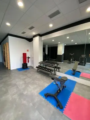 Gimnasio o instalaciones de fitness de Acogedor y cómodo apartamento con piscina