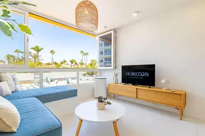 Una televisión o centro de entretenimiento en HORIZON VACATION HOME - Aloe 112