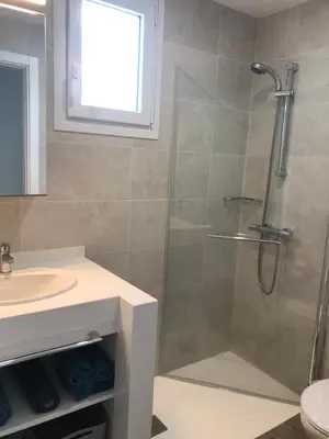 Un baño de Blanco Homes & Living 1 By SunHousesCanarias