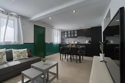 Una televisión o centro de entretenimiento en Malibú Mogán Casa Cactus - Wifi - Beach - AC