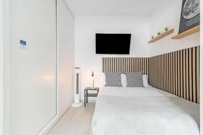 Cama o camas de una habitación en Minimalist & Exterior Studio Next to the Beach