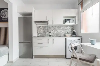 Una cocina o zona de cocina en Minimalist & Exterior Studio Next to the Beach