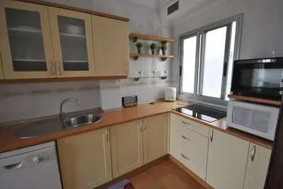Una cocina o zona de cocina en PLAYA DEL NORTE VIVIENDA VACACIONAL