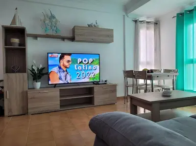 Una televisión o centro de entretenimiento en PLAYA DEL NORTE VIVIENDA VACACIONAL