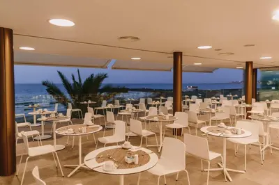 Un restaurante o sitio para comer en Don Gregory by Dunas - Adults Only