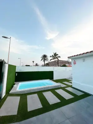 Piscina en o cerca de V Macaronesia