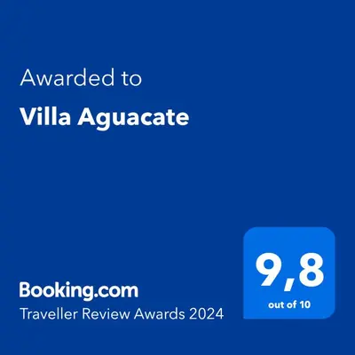 Certificado, premio, señal o documento que está expuesto en Villa Aguacate