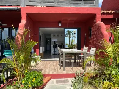 Un balcón o terraza de First Beachline Deluxe with Garden and Terrasse in Sun Club
