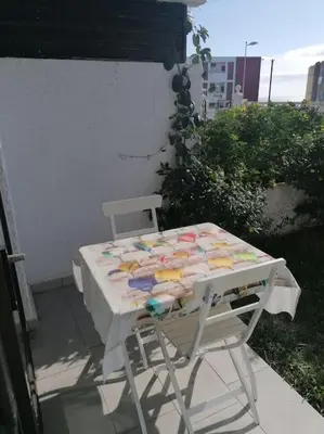 Plano de Quiet & Bright Apartment with private garden