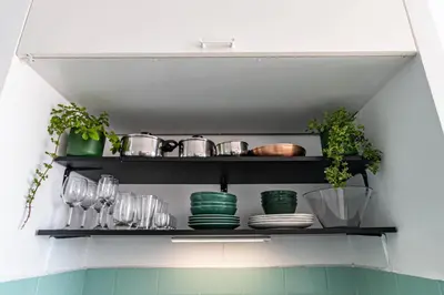 Una cocina o zona de cocina en Your Happy Place Private Parking