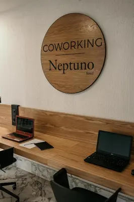 Certificado, premio, señal o documento que está expuesto en MUR Neptuno Gran Canaria - Adults Only