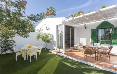 Jardín al aire libre en Luxury Bungalow - Private Terrace - Pool - AirCon