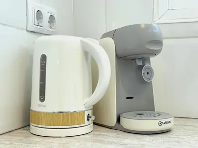 Utensilios para hacer té y café en Las Olas DM cozy 2-bedrooms apartment
