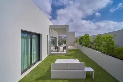 Jardín al aire libre en Salobre Oasis Suites