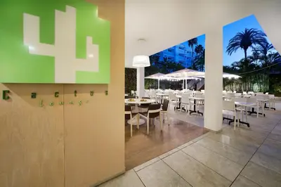 Un restaurante o sitio para comer en Akeah Broncemar