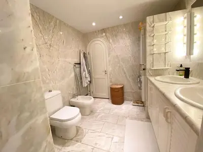 Un baño de 100 m2 Penthouse on the beach.