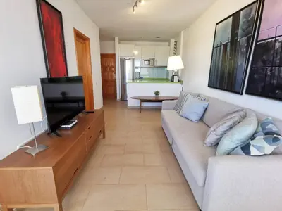 Una televisión o centro de entretenimiento en Iguazu 403 Yumbo Stunning View By Pride Holiday Rentals