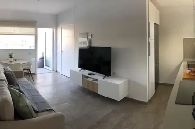 Una televisión o centro de entretenimiento en Blanco Homes & Living 2 by SunHousesCanarias