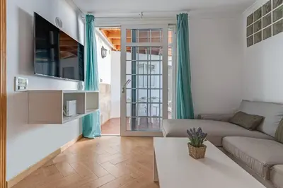 Una televisión o centro de entretenimiento en Home2Book Terrace&Pool Apartment Playa del Inglés