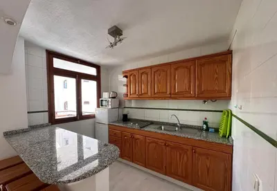Una cocina o zona de cocina en Beautiful 2 bedroom apartment near Puerto Rico beach
